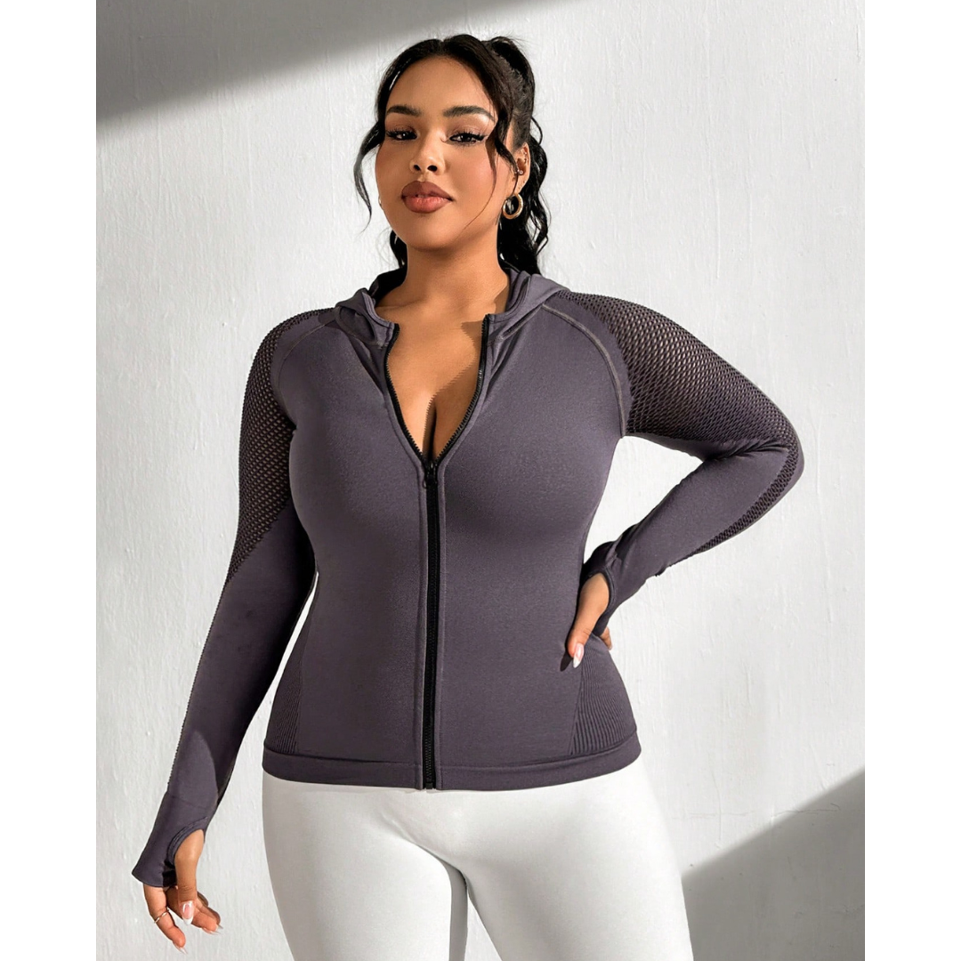 Jaqueta Esportiva Plus Size Com Capuz e Detalhes em Telinha