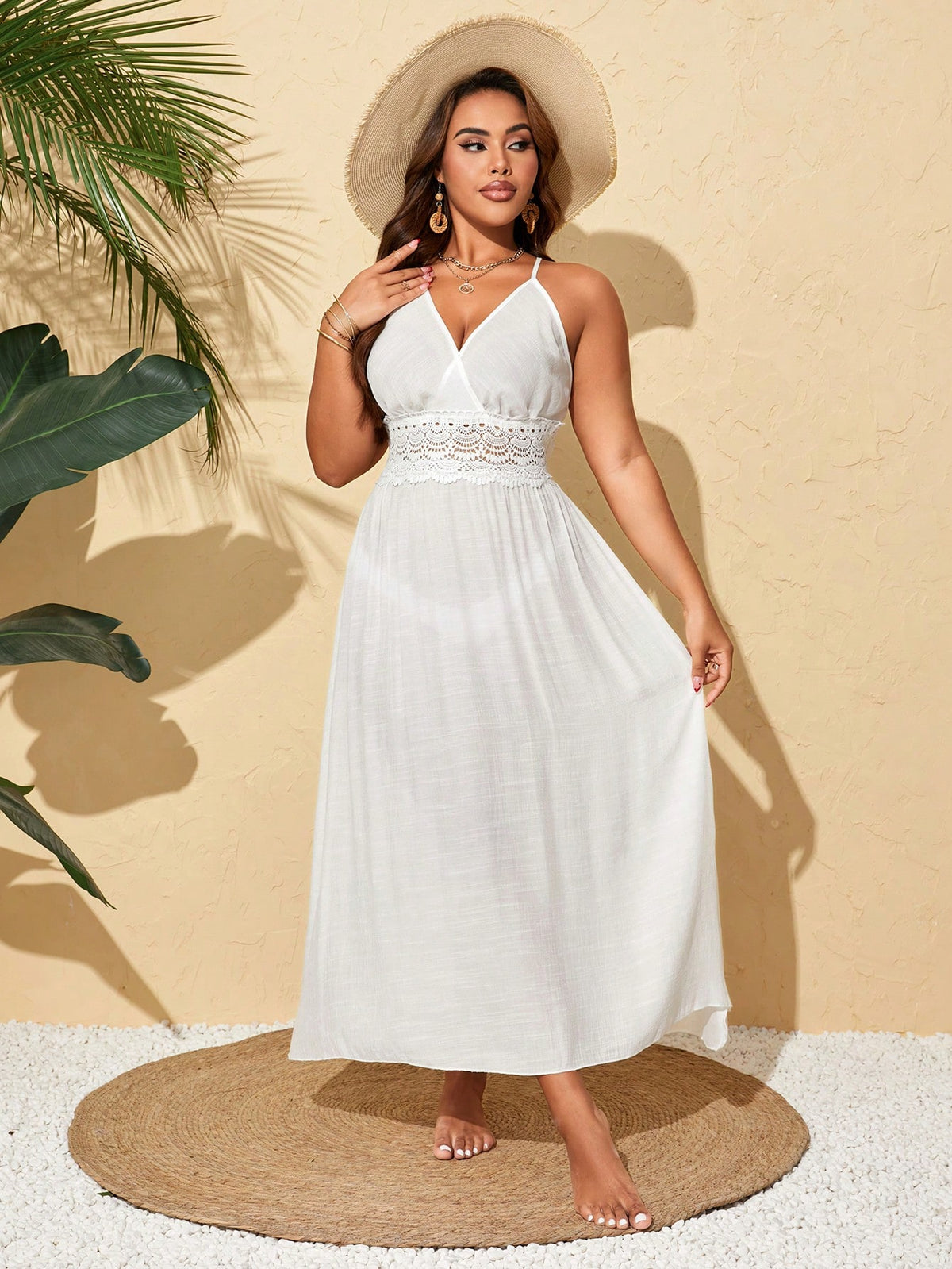 Vestido Luna de Praia em Renda e Costas Abertas  Plus Size